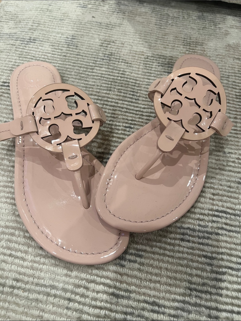 Tory Burch Patent Thong Sandals in Soft Pink Sea Shell NEW NEVER WORN